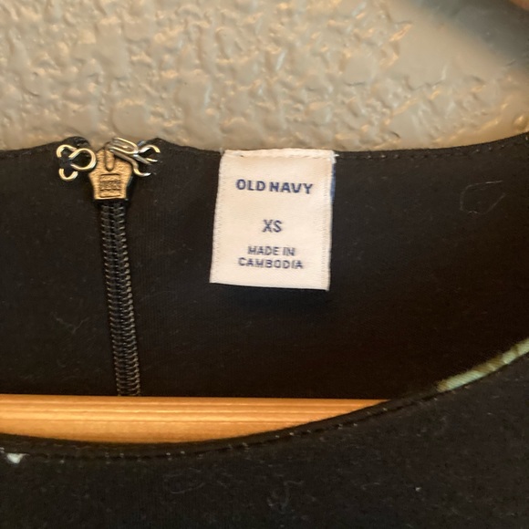 Old Navy, 3/4 Sleeve, Fitted Dress with Floral Pattern - Picture 4 of 5